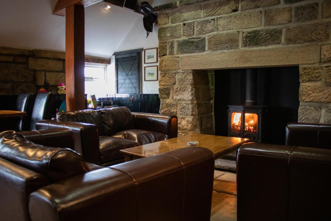 The Fox & Hounds Inn & Camping Pods 댄비 외부 사진