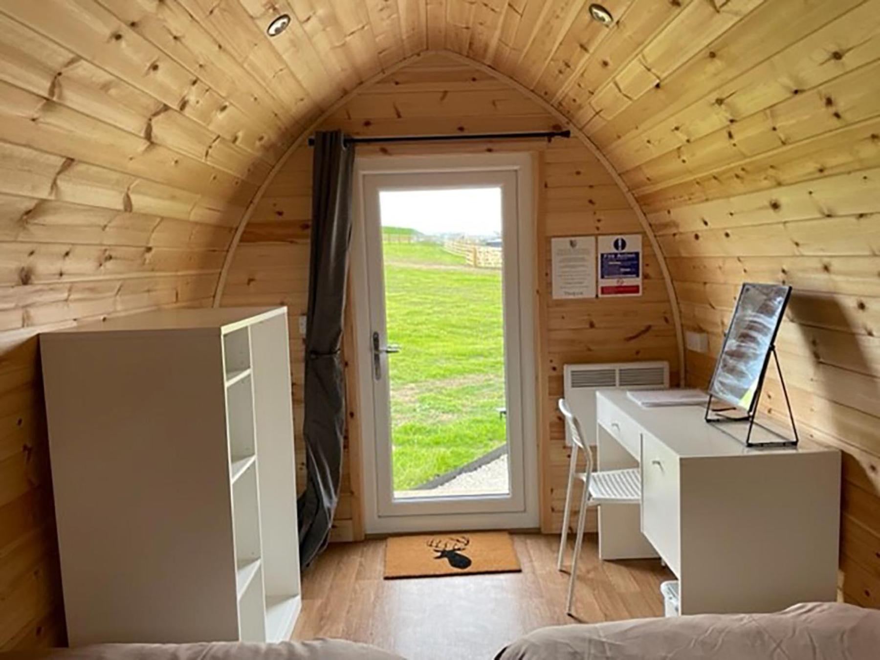 The Fox & Hounds Inn & Camping Pods 댄비 외부 사진